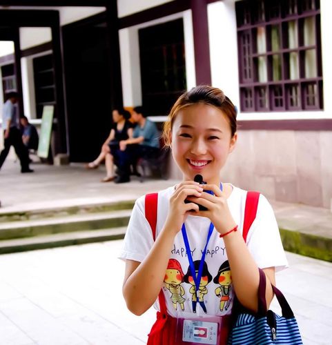 为何女导游很多是单身?年轻漂亮也少有人娶,随行司机道出实情!