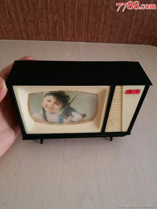 儿童老玩具电视机造型存钱罐,听收音机,游戏机卡通木偶布娃娃变形金刚