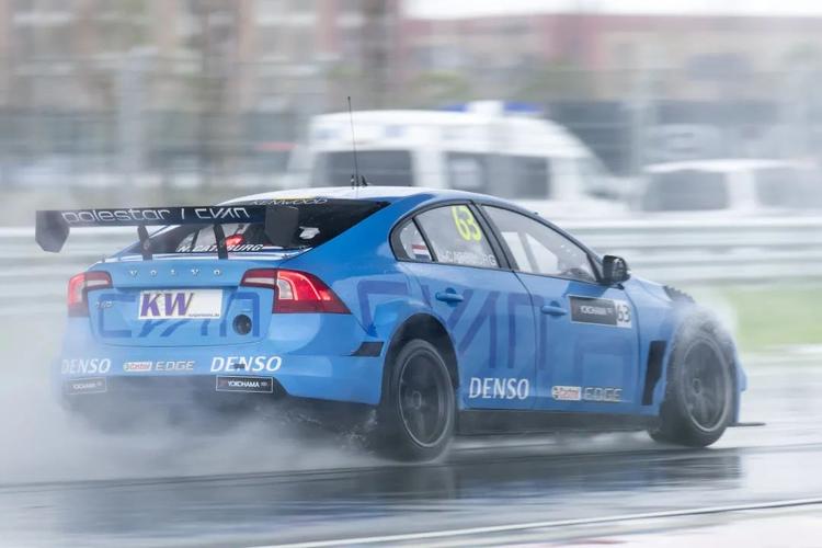 为老爷车赋予赛车级别的动力,cyan racing赛车队改装沃尔沃p1800