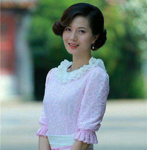 年代言情剧《新京华烟云》里追求爱情梦想的悲情女子曹丽华