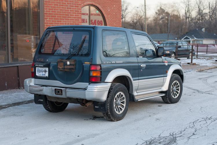 双门版二代帕杰罗