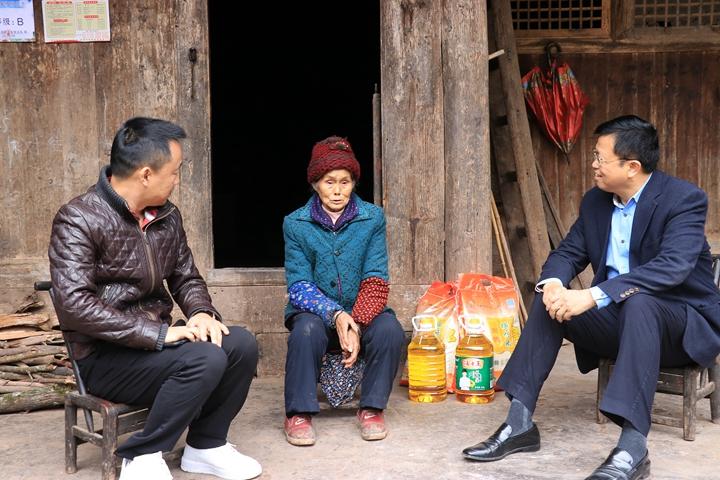 中湘海外公司赴沅陵县大合坪乡团坪村开展走访慰问活动