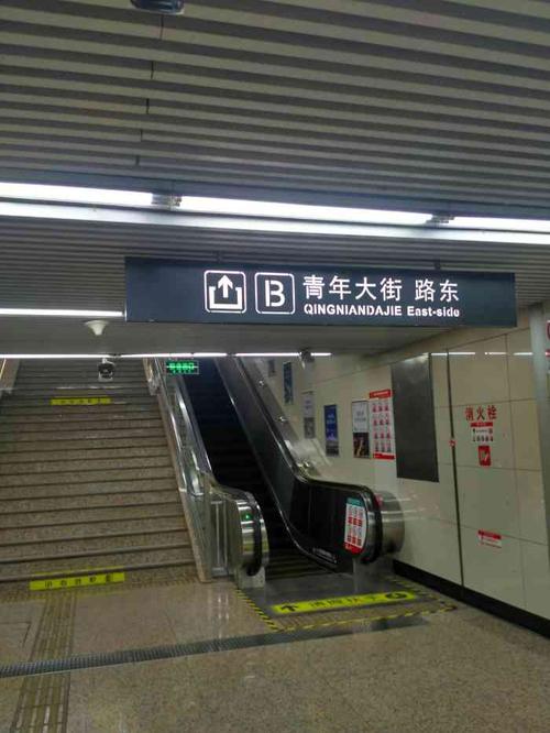 五里河(地铁站)-"楼上就是k11 往下走都要走楼梯,往上