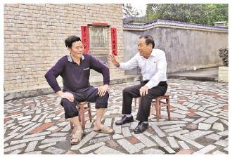 村民口中的"老谭",就是江西省永新县才丰乡人民调解委员会副主任