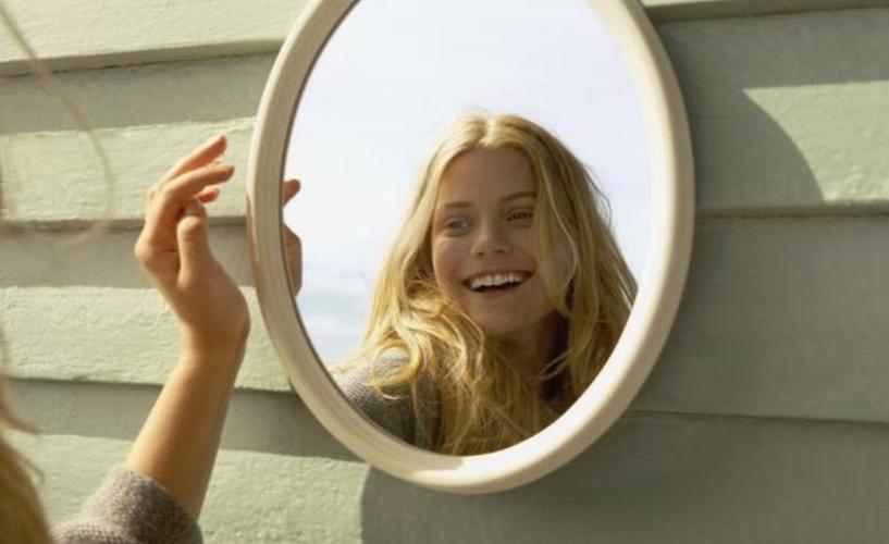 手机和镜子中的自己为啥差别那么大哪个是别人眼中的自己