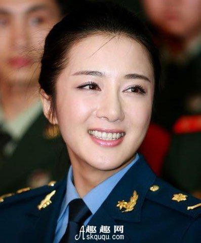 李依晓整容前后照片对比