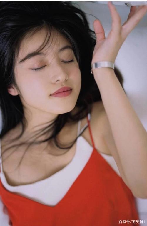 号称日本福冈第一美少女"今田美樱"清纯写真