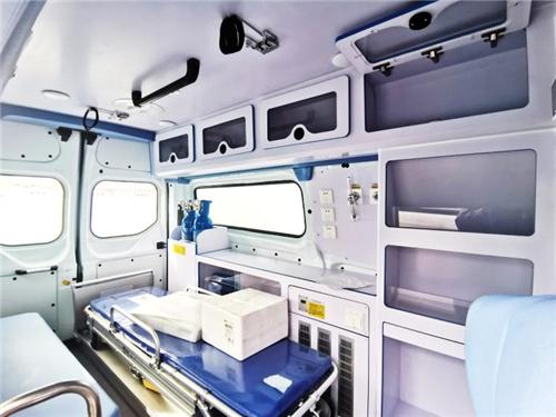 捐赠救护车内部