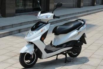 雅马哈迅鹰125摩托车低价销售