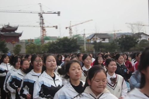 四川省蓬安中学校举行2020年学生冬季跑操,健身操,武术操比赛!