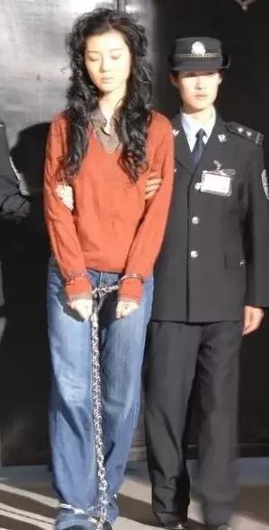 美女被执行死刑后诈尸,法警又补两枪|杀人罪|毕丽梅