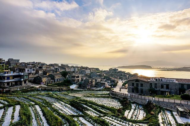 北港村北港村背靠君山,面朝大海,拥有原生态的山,石,田,海资源,村中