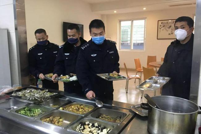 吴某凡被拘留大碗宽面变大碗牢饭监狱里的伙食咋样