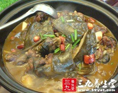 砂锅炖甲鱼的做法
