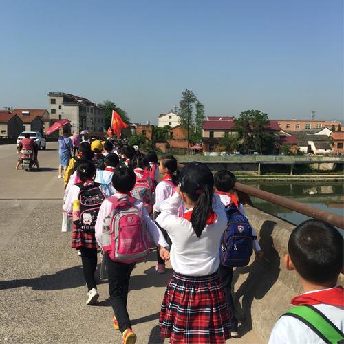 游古镇 赏美景 ——记履坦小学二年级春游踏青活动