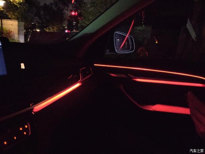 很是羡慕这亮度啊,大白天的还清晰可见,3gt的氛围灯白天都看不清的