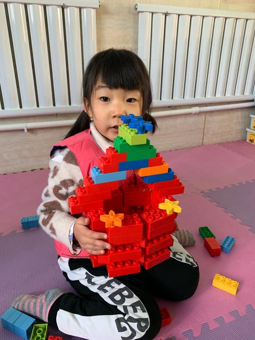 文化大院幼儿园中二班的乐高课《小红帽》