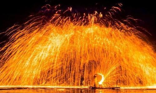 非遗"铁水烟花"正月十五亮相太原