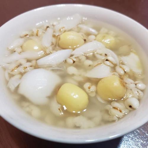 百合薏米粥,粥香味美,滋补安神,健脾益胃