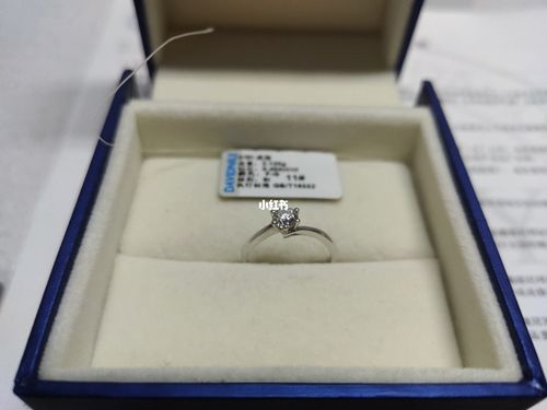 湛蓝色的盒子里有一枚待回收的钻戒_钻戒_成都远洋太古里自由行热门