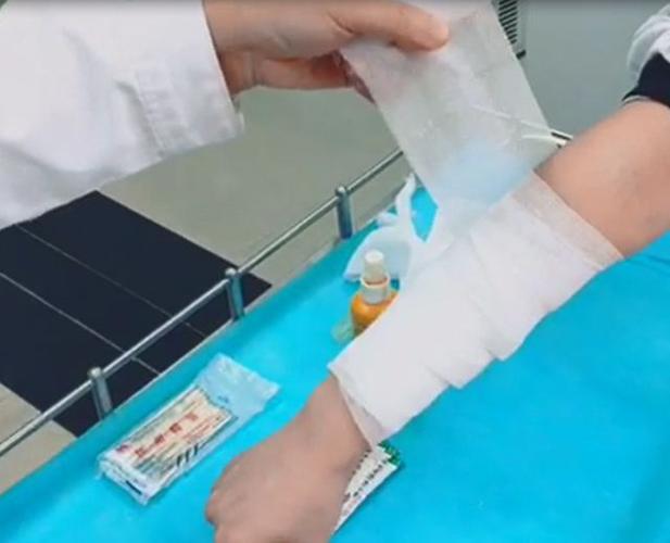 这样的伤口包扎方法,2秒钟就能学会!