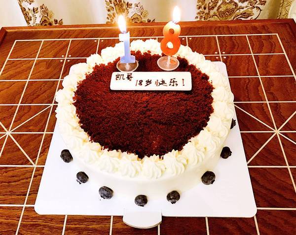 9月21日是王俊凯18岁生日,粉丝应援开启海陆空霸屏模式.