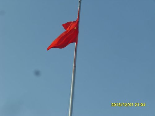 四年级五班主持升旗仪式照片