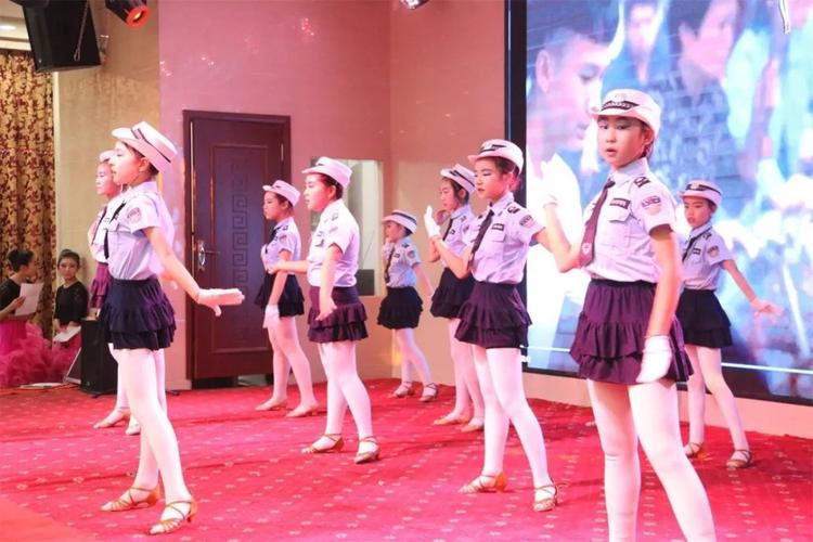 小交警小海军课间操拉丁小猫呼啦圈这又要玩出什么新花样呢