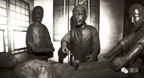 清朝净身房,阉割太监的场景还原雕像,拍摄于北京宦官文化陈列馆,这个