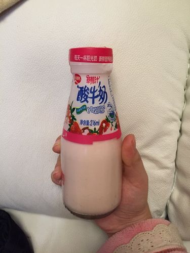 天天阳光 草莓汁酸牛奶的热量和减肥功效