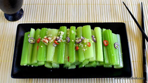 精心摆盘的话,一道凉拌芹菜也能逼格满满哟.图片:itsmydish