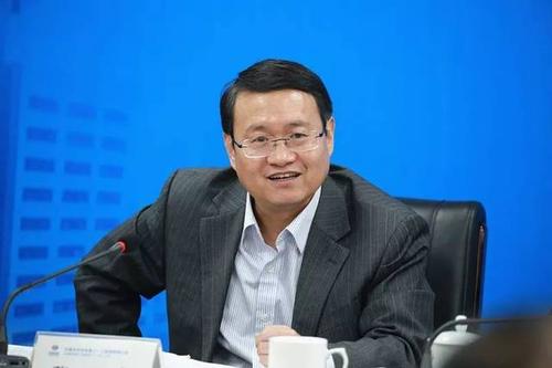 水电十一局党委书记,董事长张玉峰 张玉峰主持座谈会,并就贯彻落实好