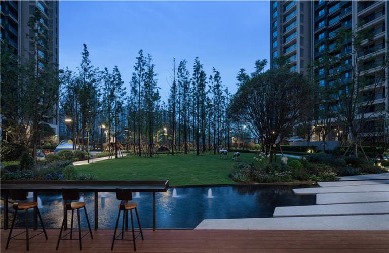 江风拂过的绿意:龙湖·春江天镜丨御江