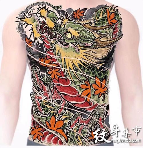 满背苍龙出海纹身