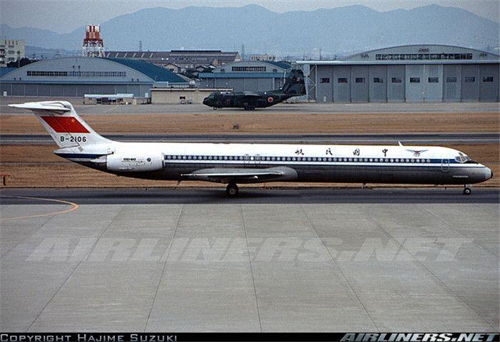 航空工业公司和麦道公司签订了一项合作协议,在上海制造25架md-82飞机