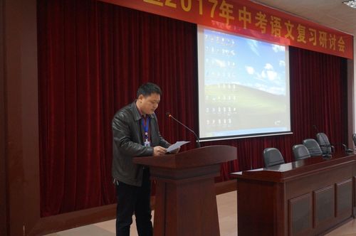 江津二中副校长唐光兵致欢迎词.