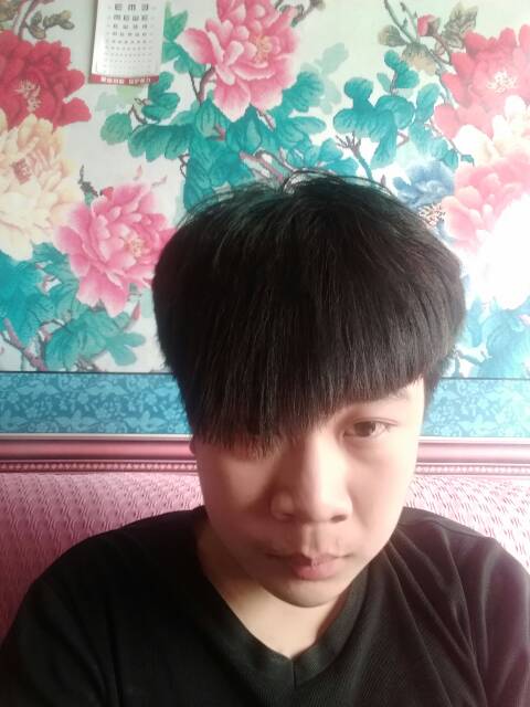 我是个男生,我的头发很干枯,有些弯,我把头帘软化完了以后经常用夹板