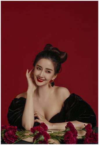 《追梦》央视热播 李依晓演绎新时代女性奋斗之路