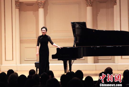 中国青年钢琴家袁芳独奏音乐会纽约卡内基音乐厅举行