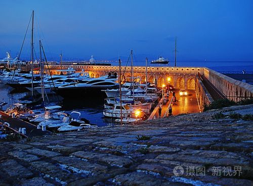 在晚上的老港口