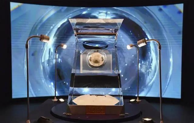 新闻嫦娥五号带回的月壤中发现玻璃月球上45矿物是石英