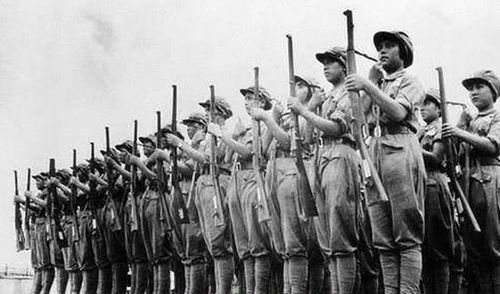 中国一女兵用刺刀连杀7个鬼子!百斤巨石砸头都没事儿