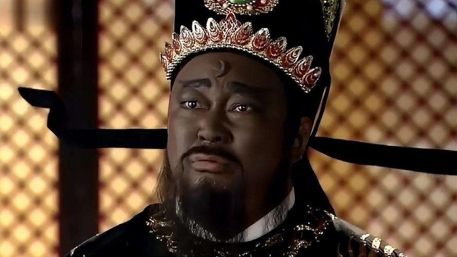 包青天包拯替皇上找到生母皇上一时无法接受将他轰出宫