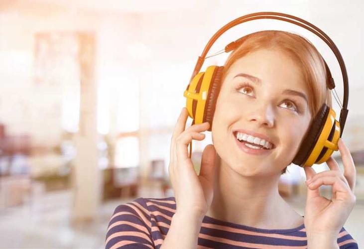 听音乐的性感美女