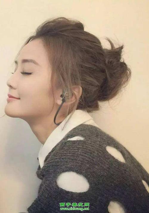 中长发低垂慵懒丸子头 慵懒女生必备