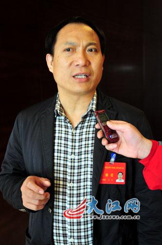 1月12日,南昌市两会召开期间,中共湾里区委书记周林接受大江网记者