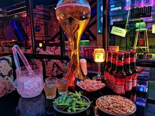 在泉州这家酒吧里,听酒杯和故事碰杯的声音
