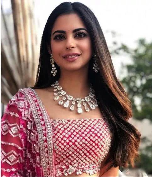 如果说妮塔·安巴尼有印度首富老公宠爱30年就是上辈子拯救了地球,但