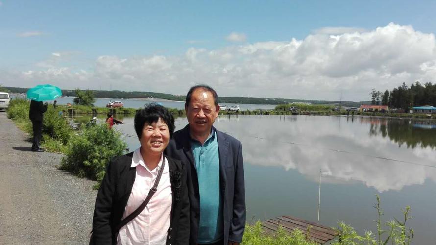 我们相聚在双阳水库玉林湾山庄,共同为二姐,二姐夫生日祝福