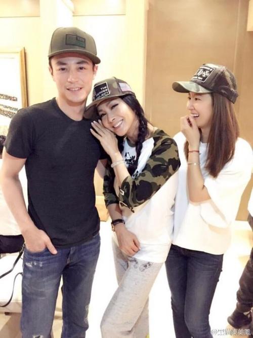 霍建华林心如素颜合影陈美凤 疑偷偷牵手